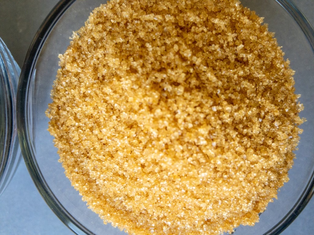 Brauner Zucker vs. brown sugar Nutmeg and Pancakes